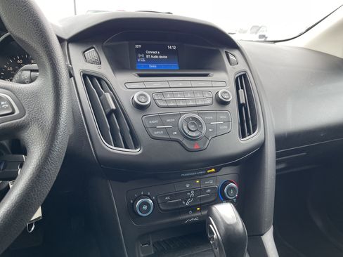 Used 2016 Ford Focus SE w/ Reverse Sensing Package image 17