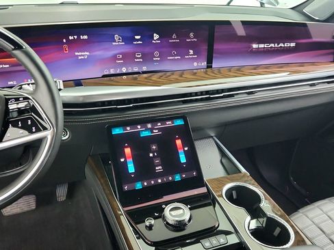 Certified 2025 Cadillac Escalade Sport Platinum w/ LPO, Floor Liner Package AWD/4WD image 21