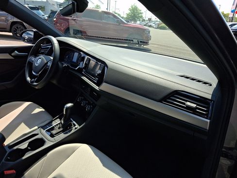 Used 2021 Volkswagen Jetta R-Line FWD image 11