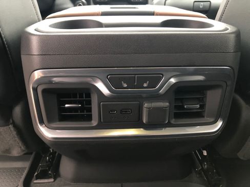 Used 2021 Chevrolet Silverado 1500 High Country w/ Technology Package image 18