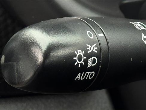 Used 2021 Nissan Kicks SV image 15