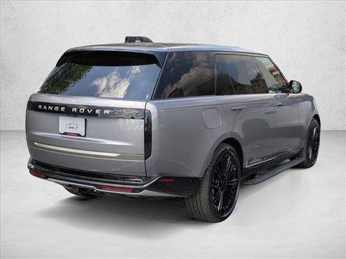 New 2026 Land Rover Range Rover Long Wheelbase SE AWD/4WD image 2