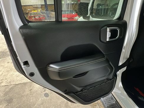 Used 2019 Jeep Wrangler Unlimited Sahara w/ Uconnect 4C Nav & Sound Group image 15