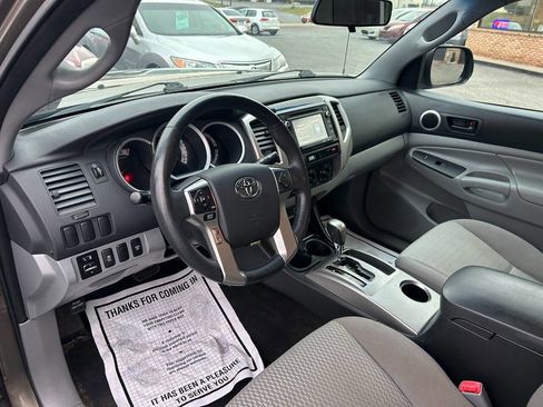 Used 2014 Toyota Tacoma 4x4 Access Cab w/ SR5 Package image 12
