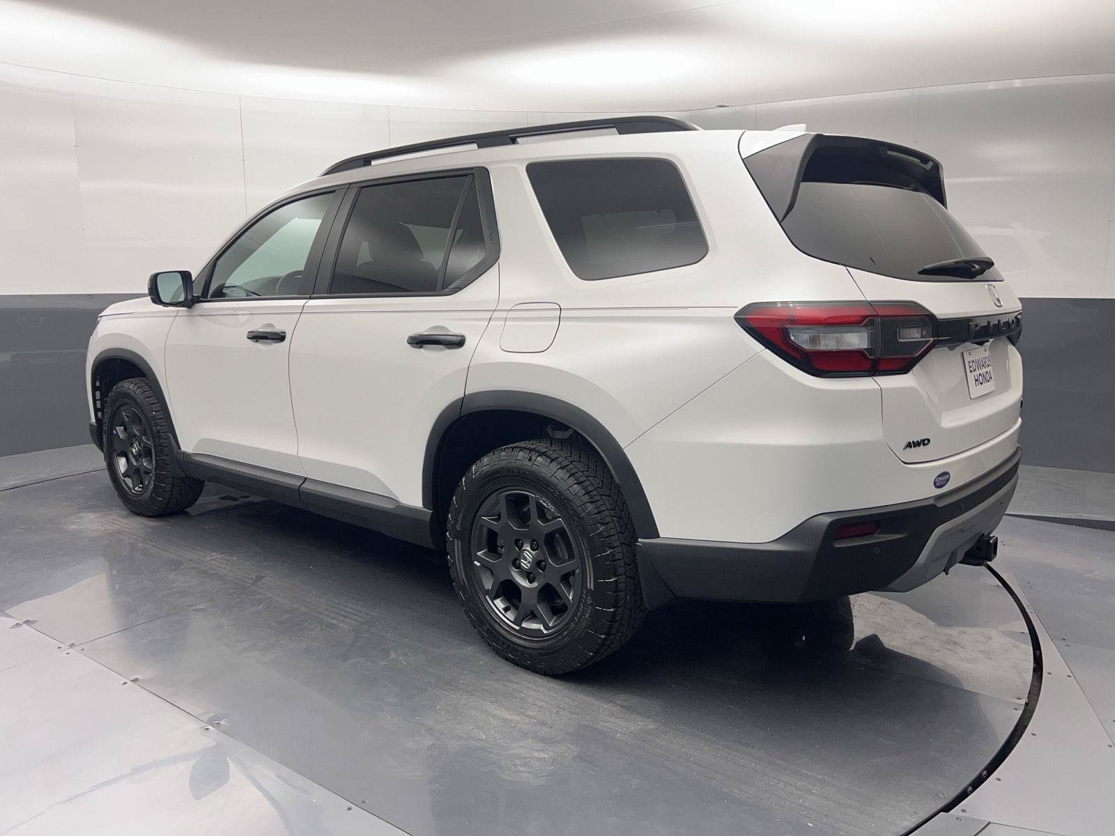 Certified 2025 Honda Pilot TrailSport image 36