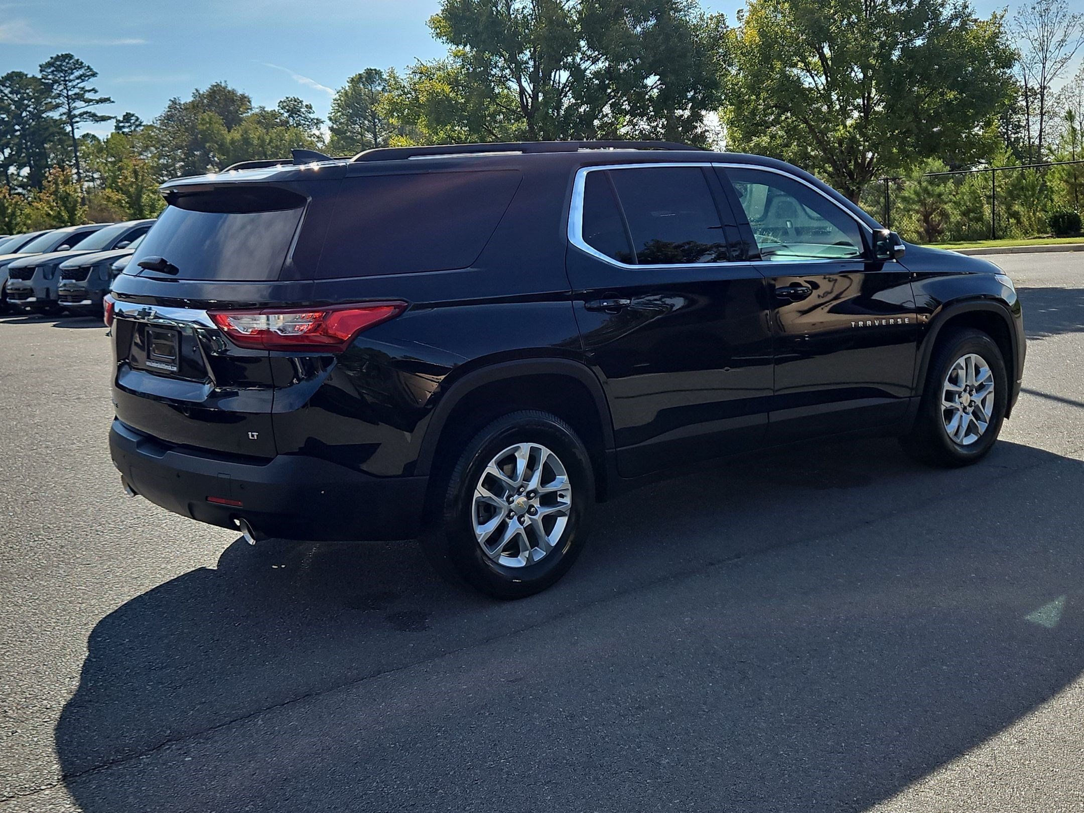 Used 2020 Chevrolet Traverse LT FWD image 7