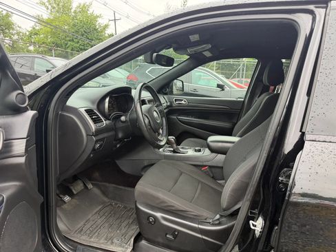 Used 2019 Jeep Grand Cherokee Laredo AWD/4WD image 10