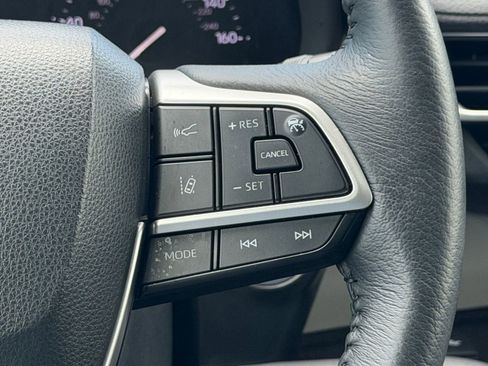 Used 2022 Toyota Sienna XLE FWD image 23
