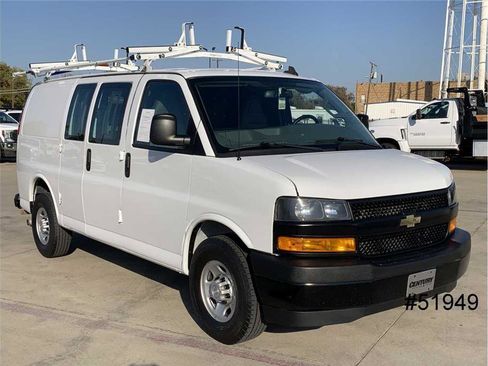 Used 2018 Chevrolet Express 2500 w/ Driver Convenience Package image 3