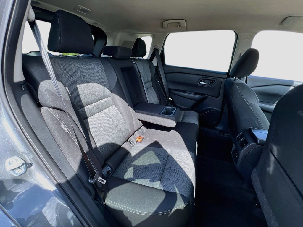 Used 2025 Nissan Rogue SV AWD/4WD image 24