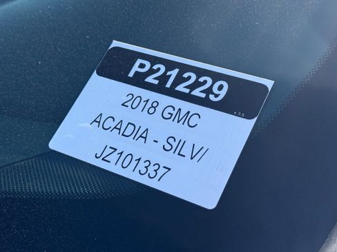 Used 2018 GMC Acadia SLT image 30