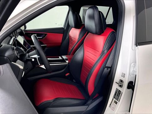 Used 2025 Mercedes-Benz GLC 300 image 7