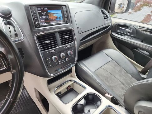 Used 2020 Dodge Grand Caravan SXT FWD image 10