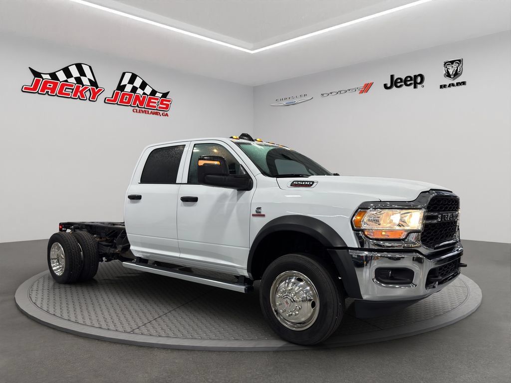 Used 2024 RAM 5500 Tradesman w/ Chrome Appearance Group AWD/4WD image 10