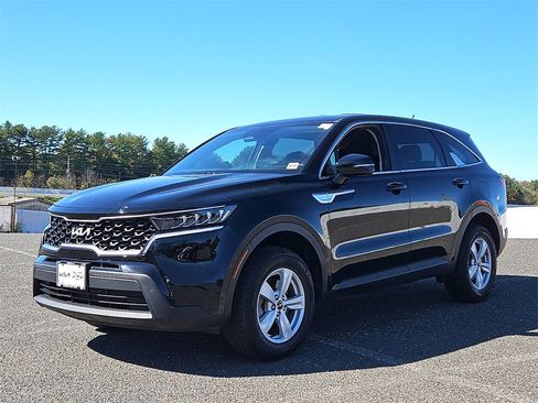 Used 2022 Kia Sorento LX image 3