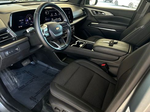 Certified 2025 Chevrolet Traverse LT image 11