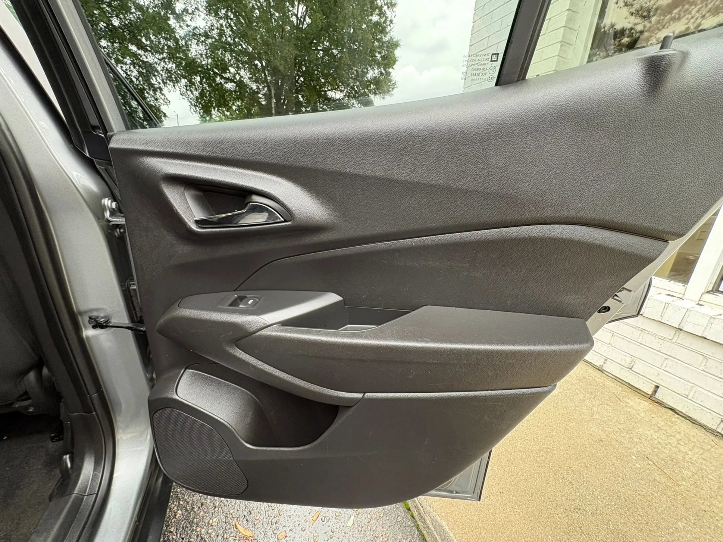 Used 2025 Chevrolet Trax LS w/ Driver Confidence Package FWD image 19
