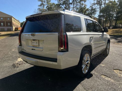 Used 2017 Cadillac Escalade Premium Luxury image 7