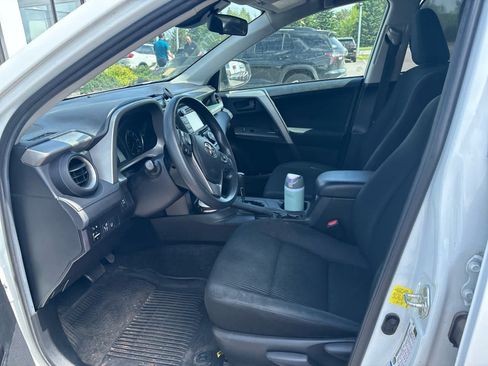 Used 2018 Toyota RAV4 LE w/ All Weather Liner Package AWD/4WD image 10