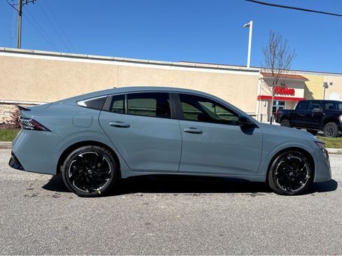 New 2026 Nissan Sentra SR w/ Floor Mat Package FWD image 23