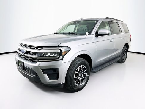 Used 2024 Ford Expedition XLT image 3