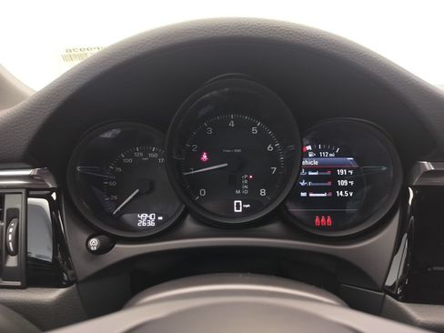 Certified 2025 Porsche Macan AWD/4WD image 12