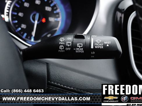 Used 2025 Chrysler Pacifica Limited image 28