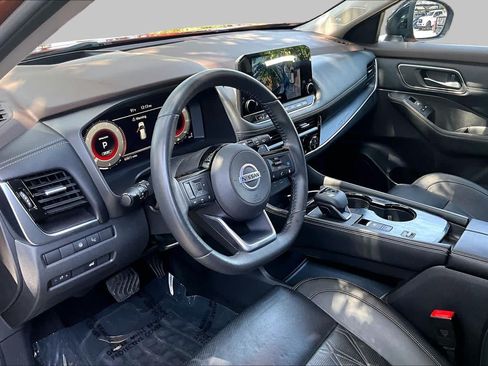Used 2021 Nissan Rogue Platinum FWD image 18