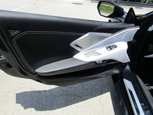 Used 2024 Chevrolet Corvette Stingray Premium Cpe w/ Z51 Performance Package RWD image 11
