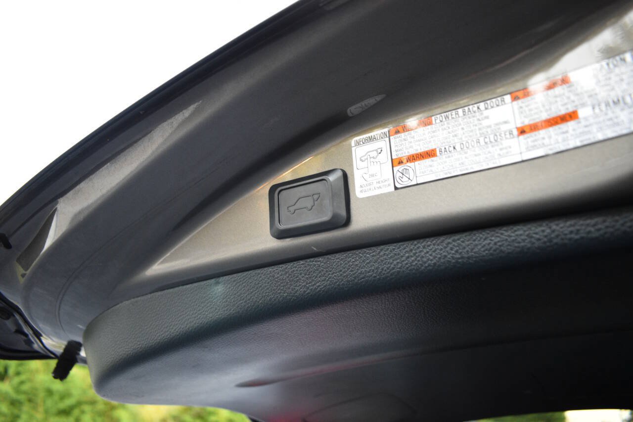 Used 2015 Toyota RAV4 XLE FWD image 11