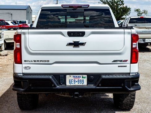 Used 2022 Chevrolet Silverado 1500 ZR2 w/ Technology Package image 4
