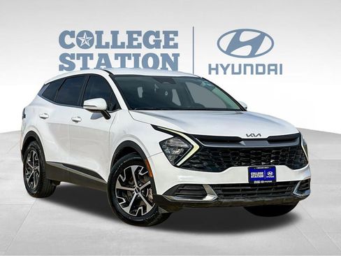 Used 2023 Kia Sportage EX image 3