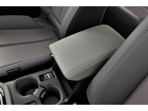 Used 2025 Subaru Forester Limited image 22