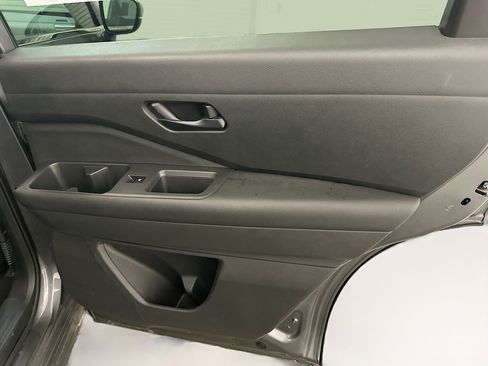 Used 2023 Nissan Pathfinder SV AWD/4WD image 31