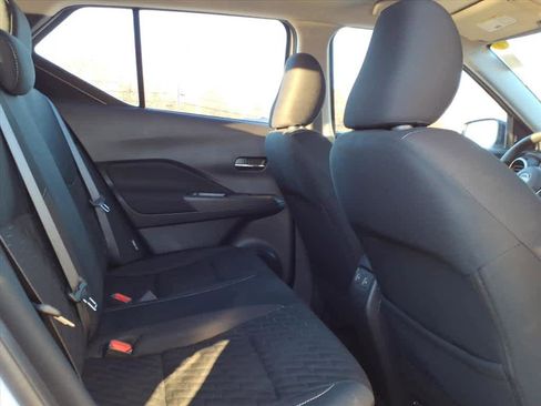 Used 2023 Nissan Kicks SV image 12