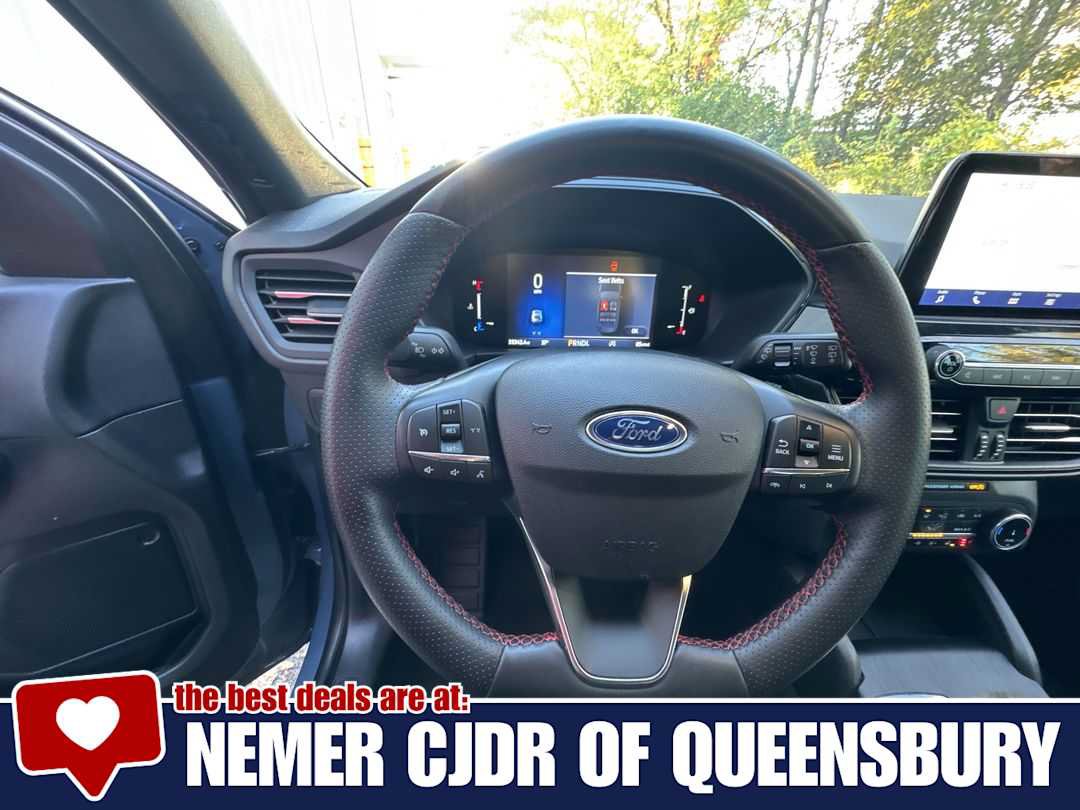 Used 2025 Ford Escape ST-Line Select AWD/4WD image 14