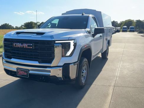 Used 2024 GMC Sierra 2500 Pro w/ Convenience Package AWD/4WD image 3