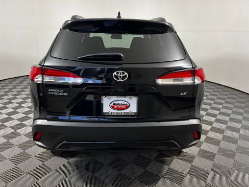 Certified 2025 Toyota Corolla Cross LE FWD image 6