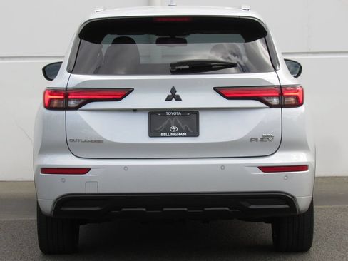 Used 2024 Mitsubishi Outlander 4WD Plug-In Hybrid image 7