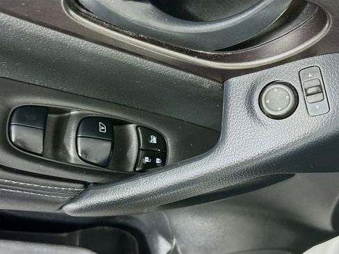 Used 2021 Nissan Rogue Sport S image 23