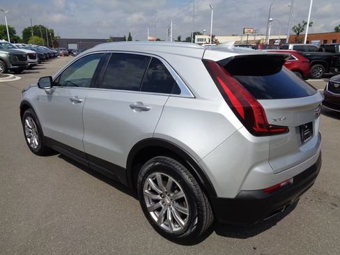 Used 2021 Cadillac XT4 Luxury w/ Cold Weather Package FWD image 9