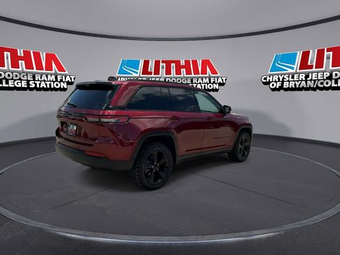 Used 2023 Jeep Grand Cherokee Limited w/ Luxury Tech Group II AWD/4WD image 8