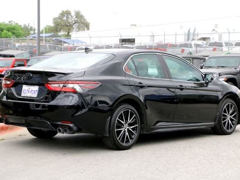 Used 2024 Toyota Camry SE image 5