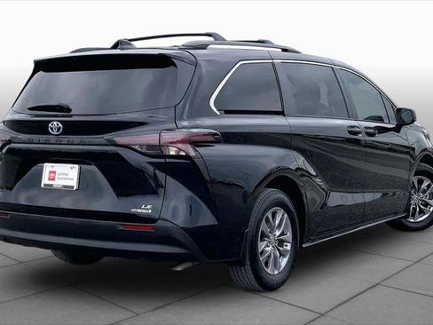 Certified 2024 Toyota Sienna LE FWD image 13