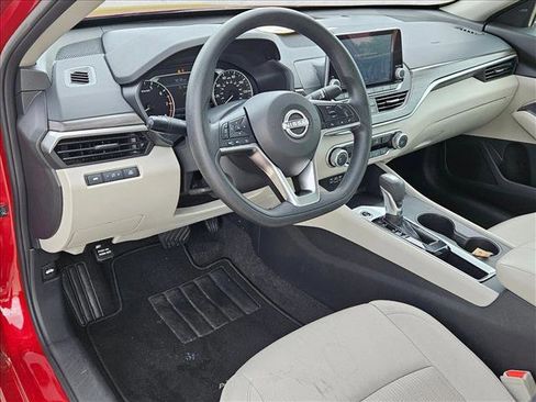 Used 2025 Nissan Altima 2.5 SV image 9