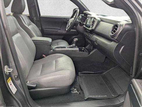 Used 2016 Toyota Tacoma TRD Sport w/ Premium & Technology Package AWD/4WD image 19