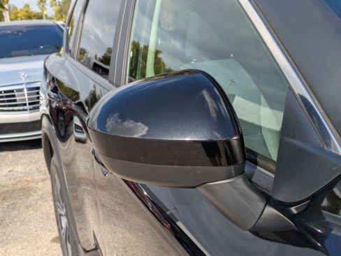 Used 2023 Nissan Rogue SV image 12