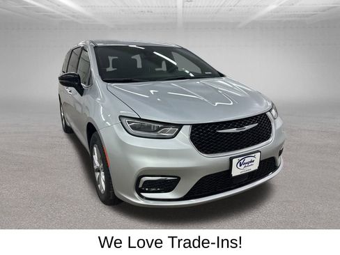 New 2026 Chrysler Pacifica Select AWD/4WD image 2