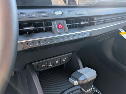 New 2025 Kia K4 LXS image 21