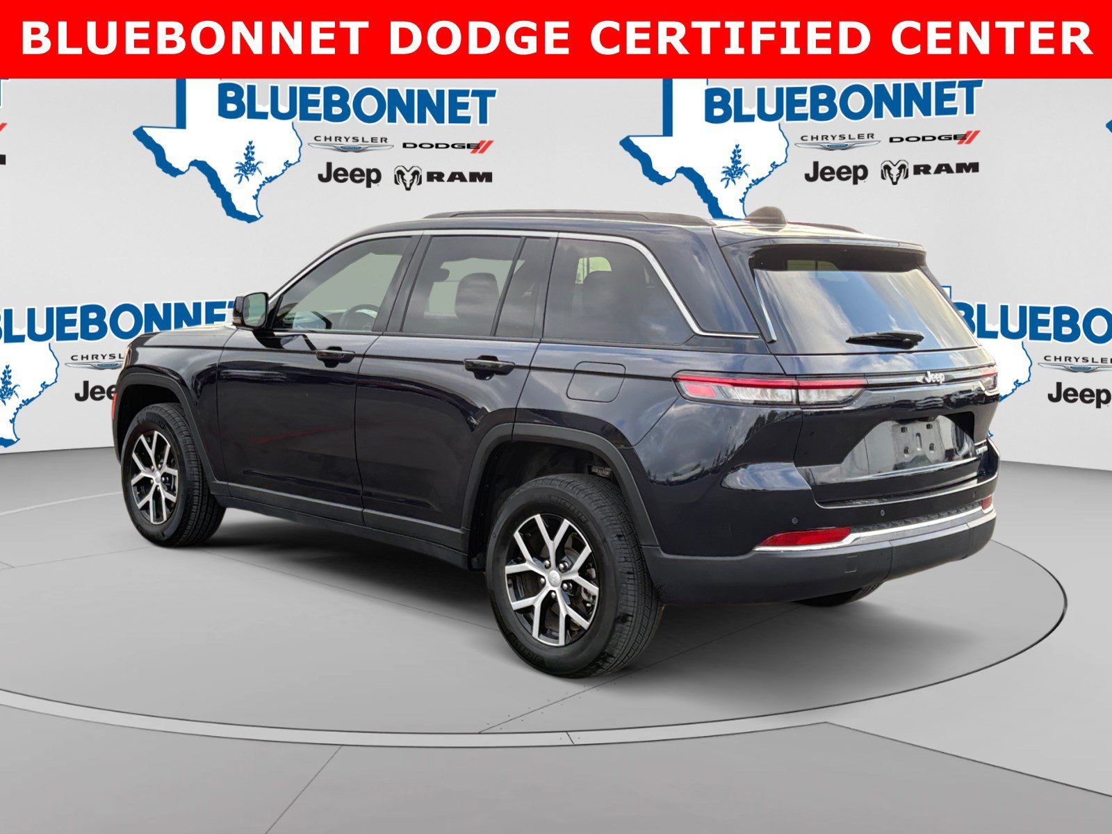 Used 2024 Jeep Grand Cherokee Limited RWD image 7